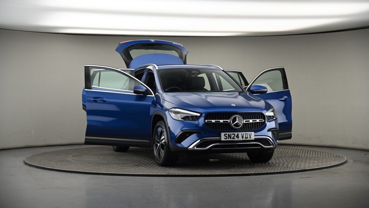 More views of Mercedes-Benz GLA