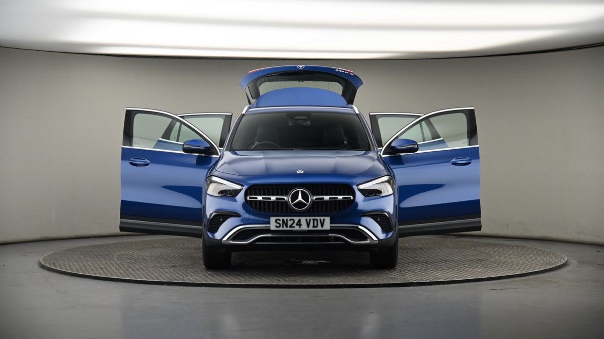 More views of Mercedes-Benz GLA