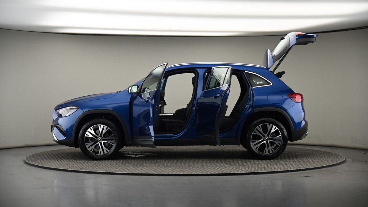 More views of Mercedes-Benz GLA