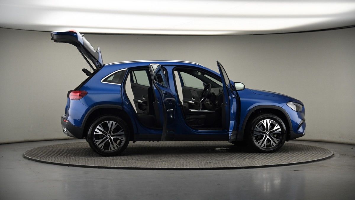 More views of Mercedes-Benz GLA
