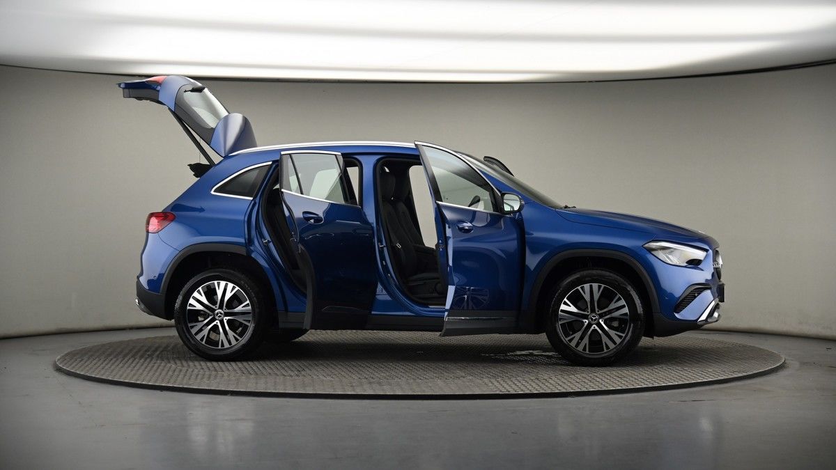 More views of Mercedes-Benz GLA