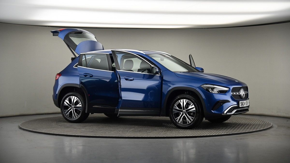 More views of Mercedes-Benz GLA