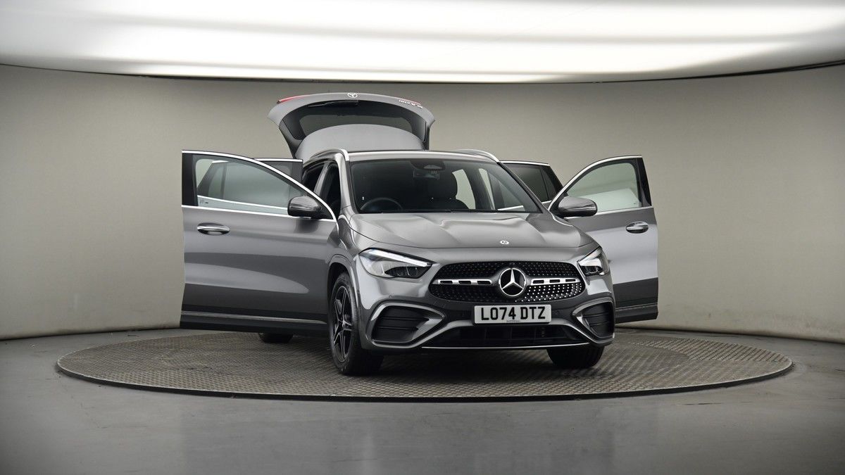 More views of Mercedes-Benz GLA