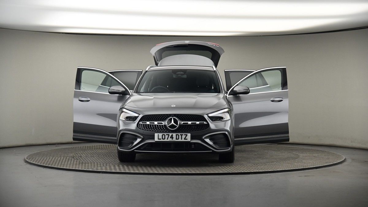 More views of Mercedes-Benz GLA