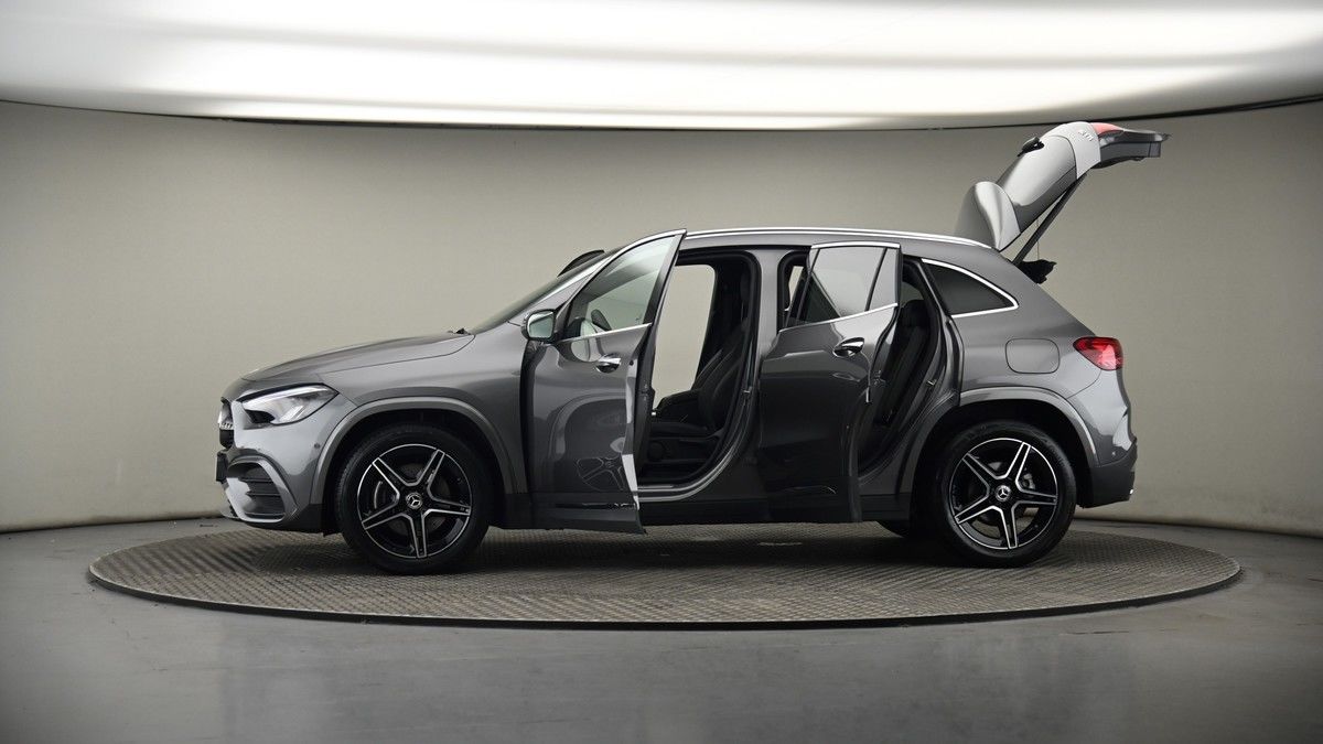 More views of Mercedes-Benz GLA