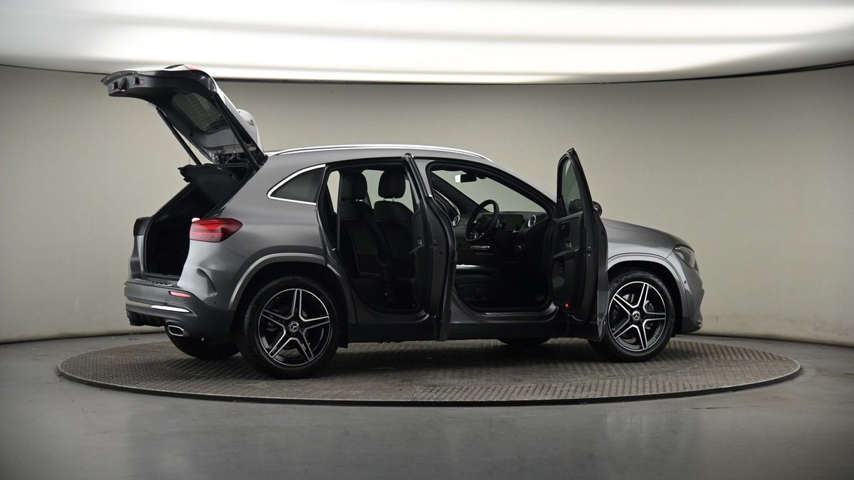 More views of Mercedes-Benz GLA