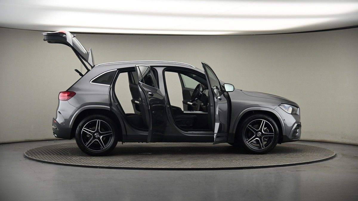 More views of Mercedes-Benz GLA