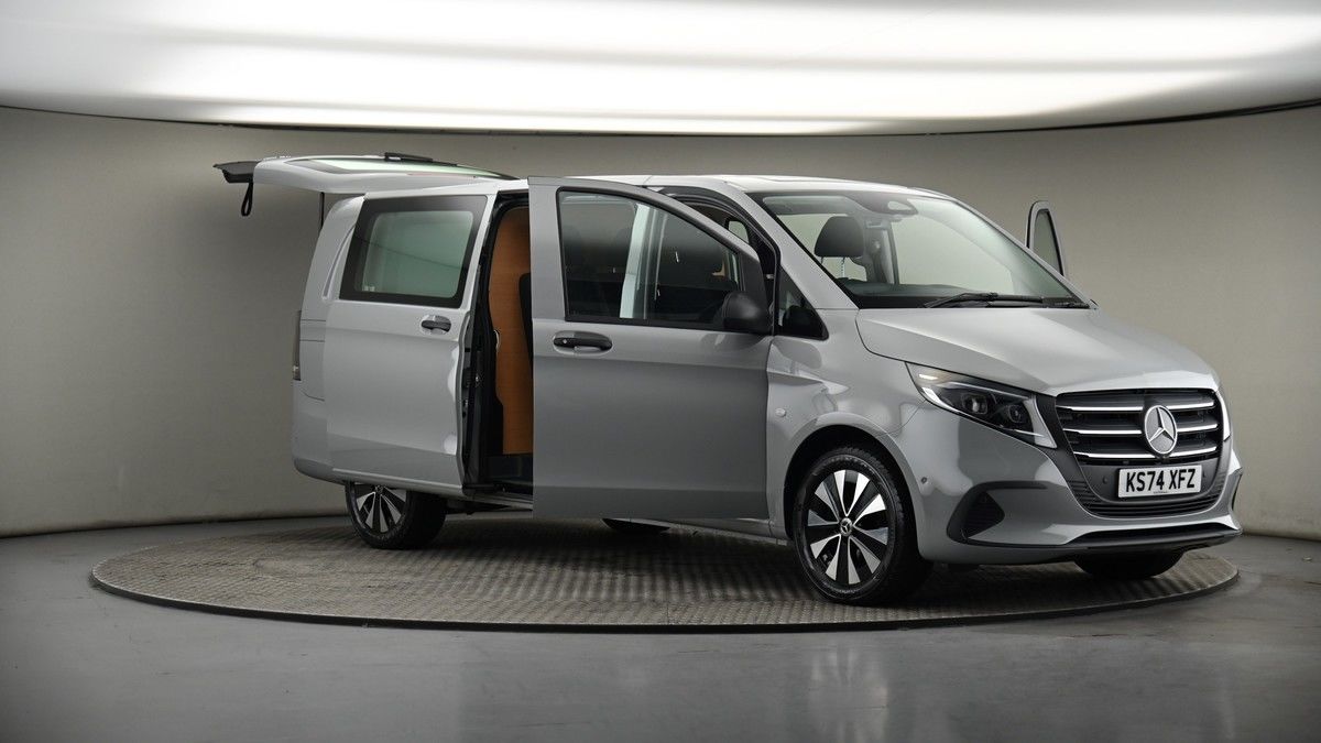 More views of Mercedes-Benz Vito