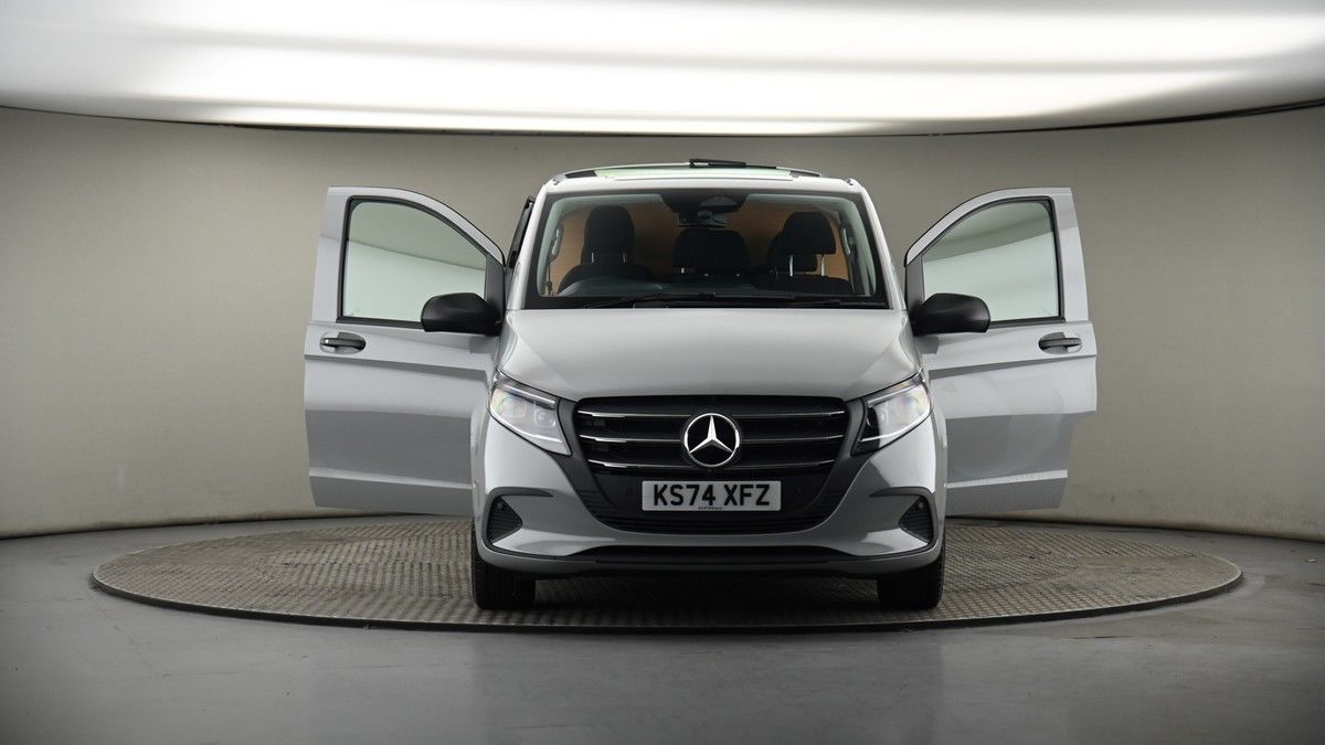More views of Mercedes-Benz Vito