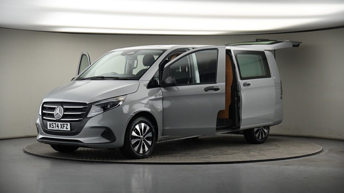 More views of Mercedes-Benz Vito