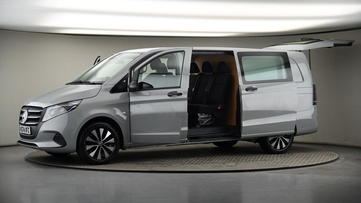 More views of Mercedes-Benz Vito