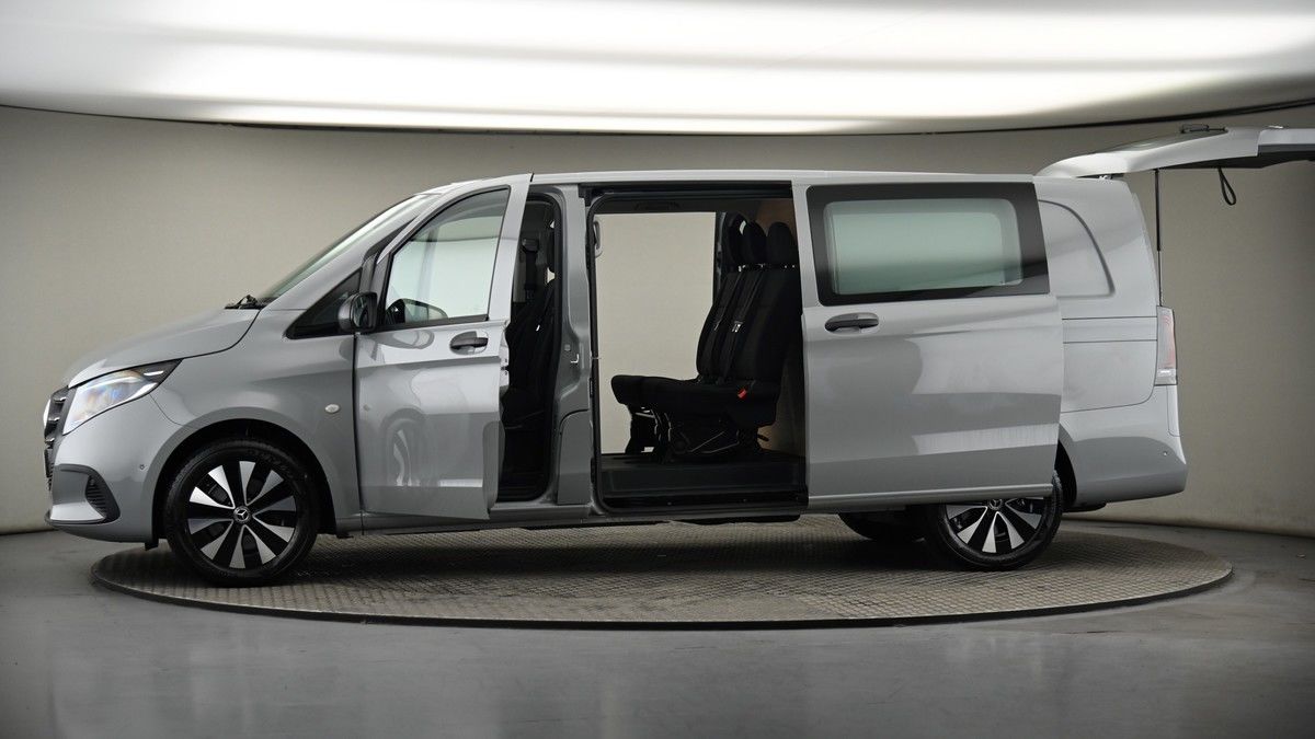 More views of Mercedes-Benz Vito