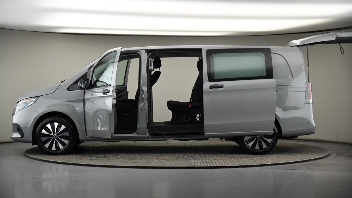 More views of Mercedes-Benz Vito
