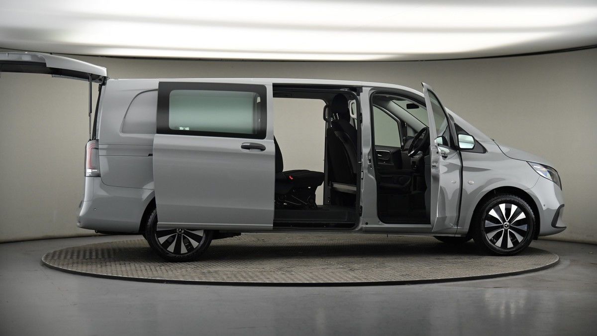 More views of Mercedes-Benz Vito