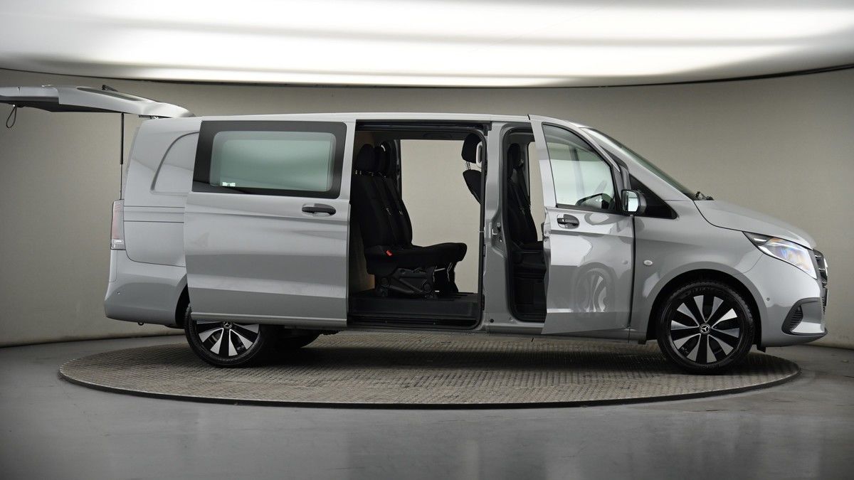 More views of Mercedes-Benz Vito
