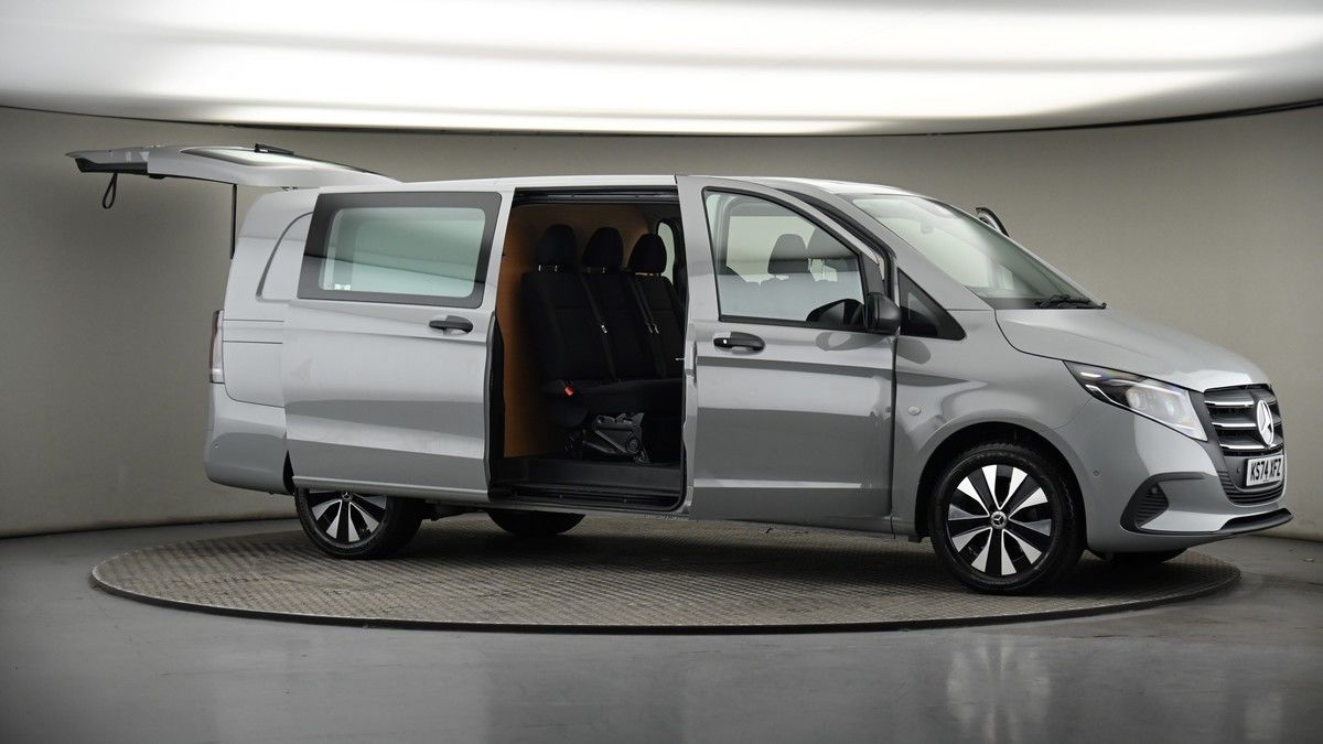 More views of Mercedes-Benz Vito