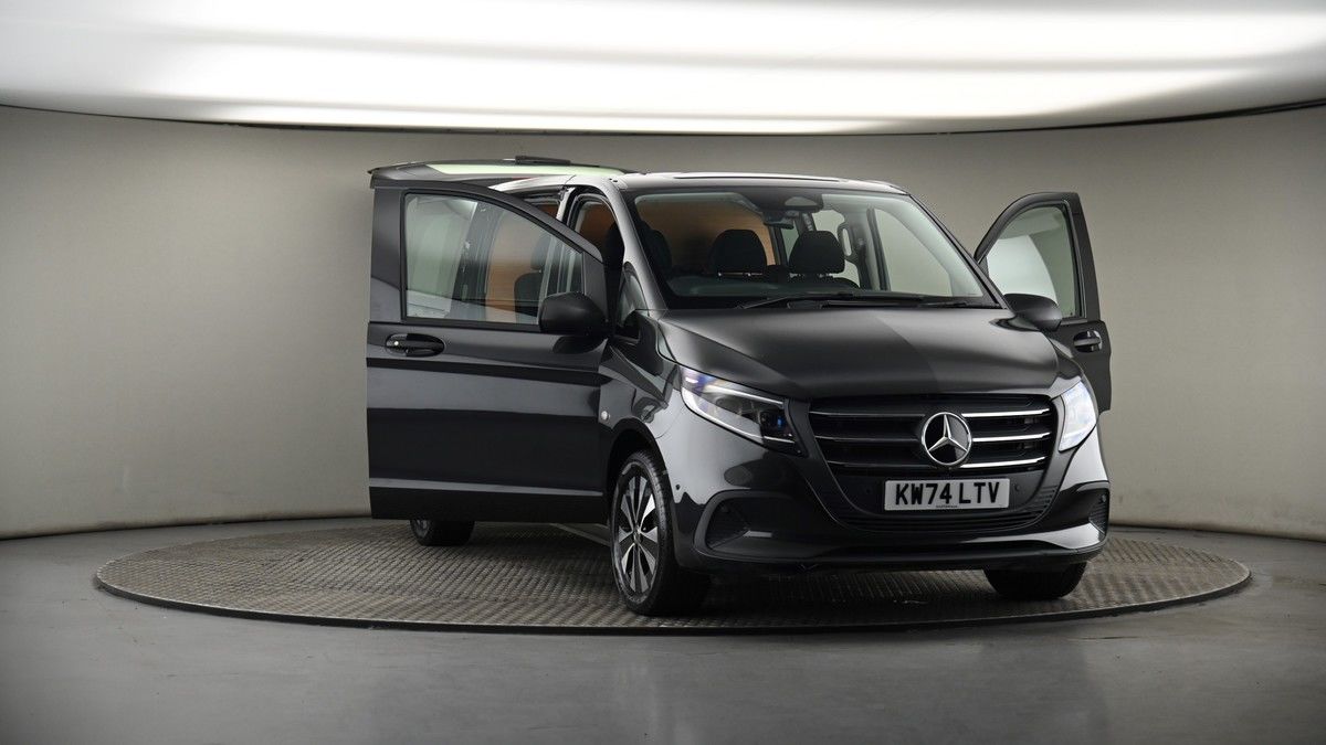 More views of Mercedes-Benz Vito