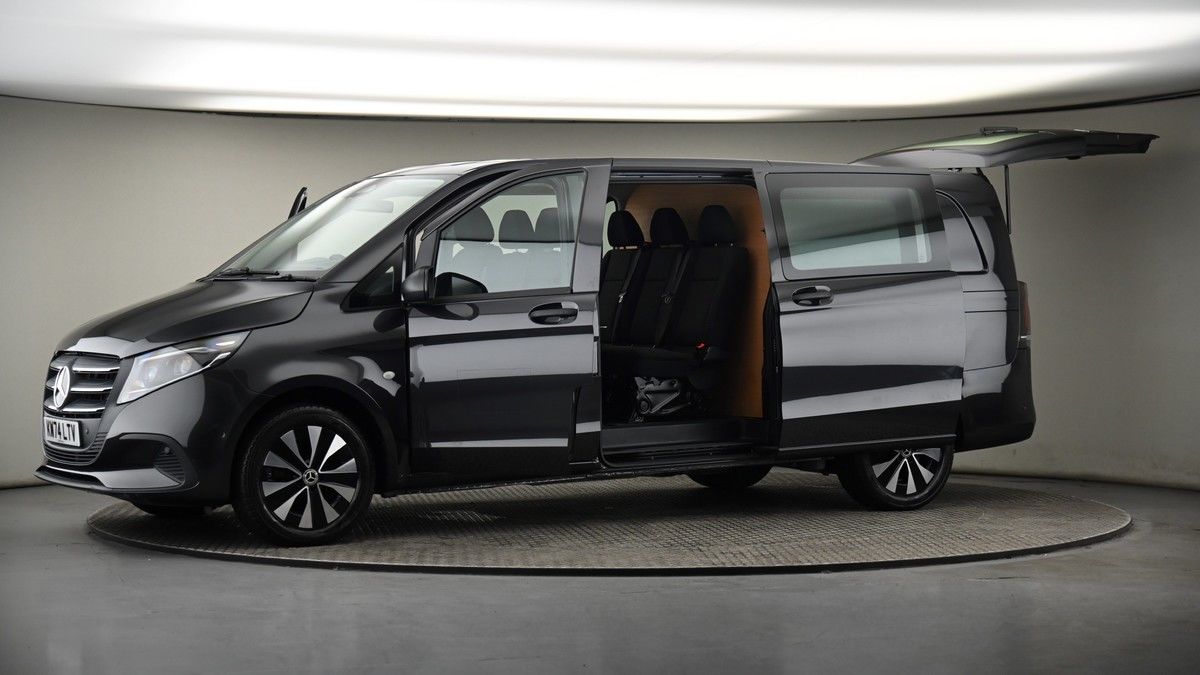 More views of Mercedes-Benz Vito