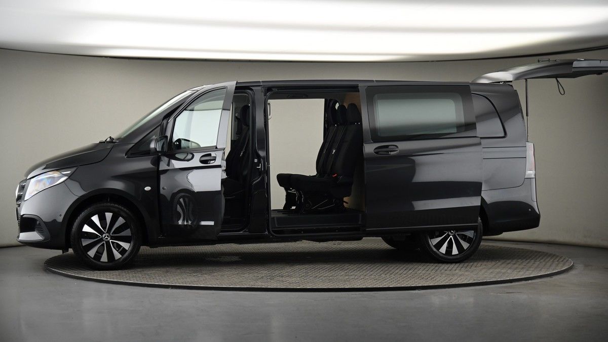 More views of Mercedes-Benz Vito