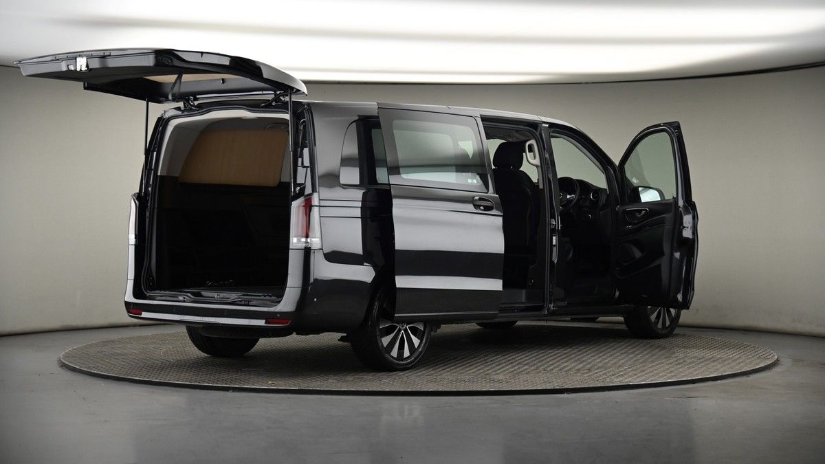 More views of Mercedes-Benz Vito