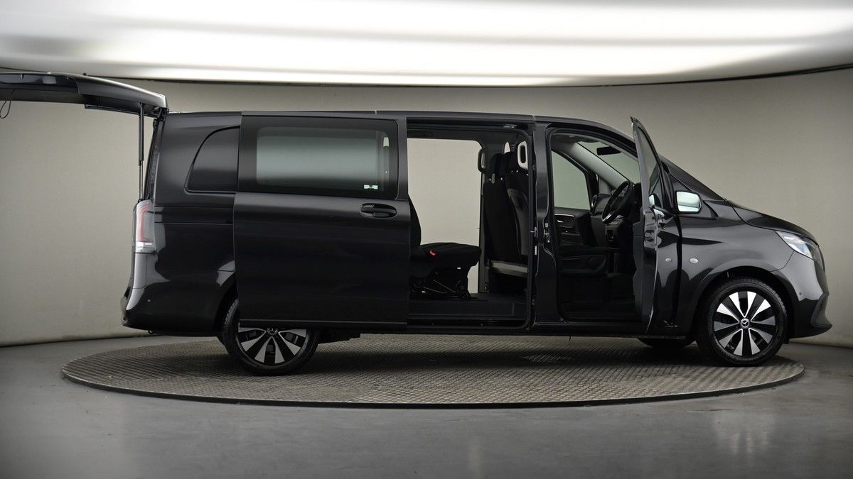 More views of Mercedes-Benz Vito