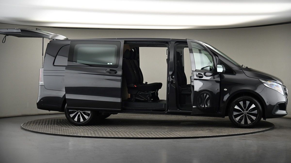 More views of Mercedes-Benz Vito
