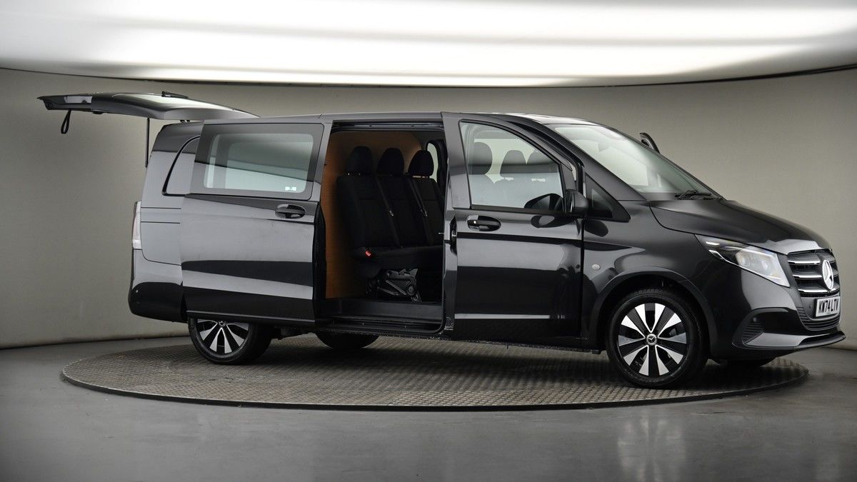 More views of Mercedes-Benz Vito