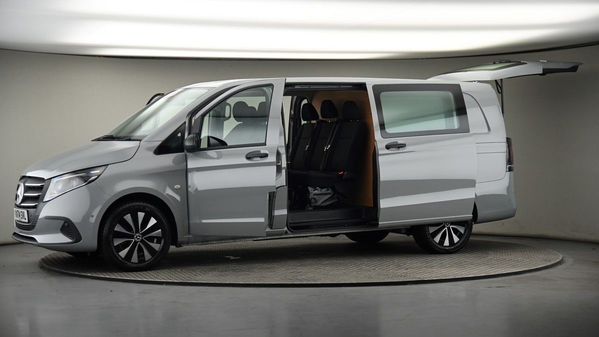More views of Mercedes-Benz Vito