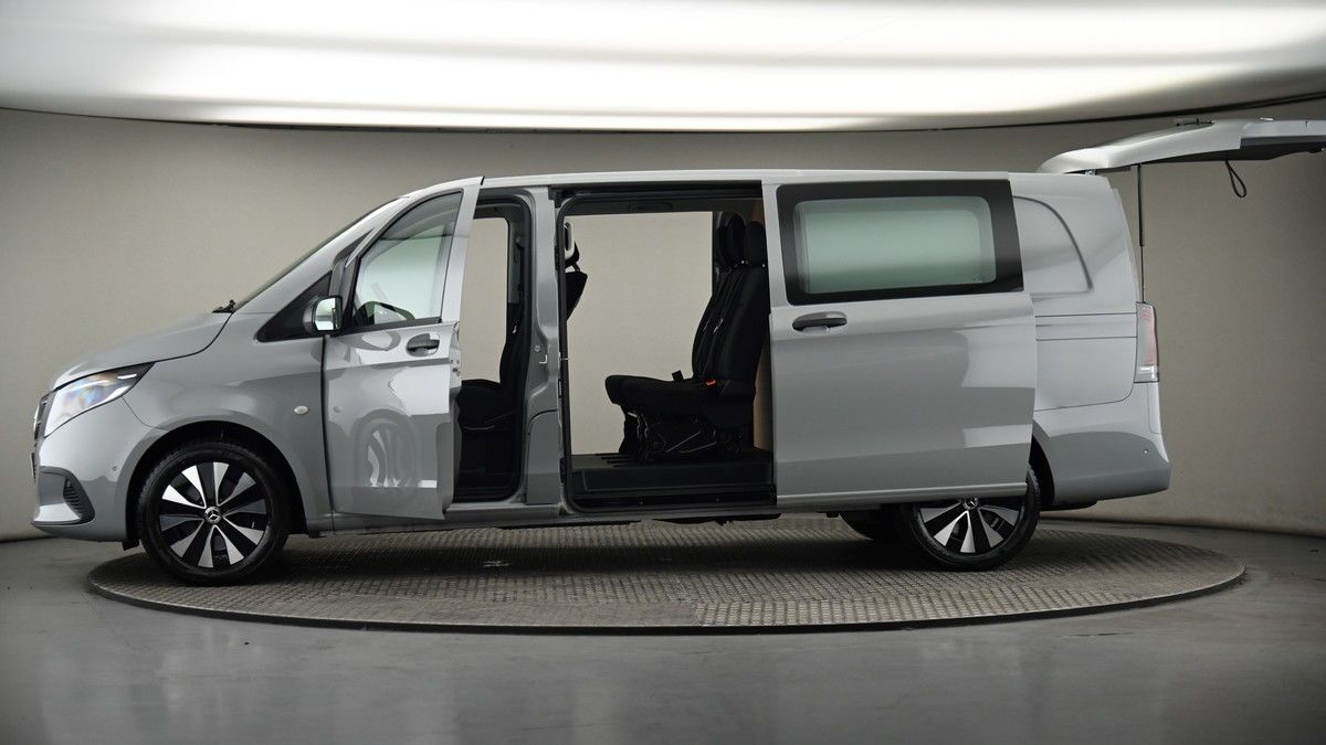 More views of Mercedes-Benz Vito