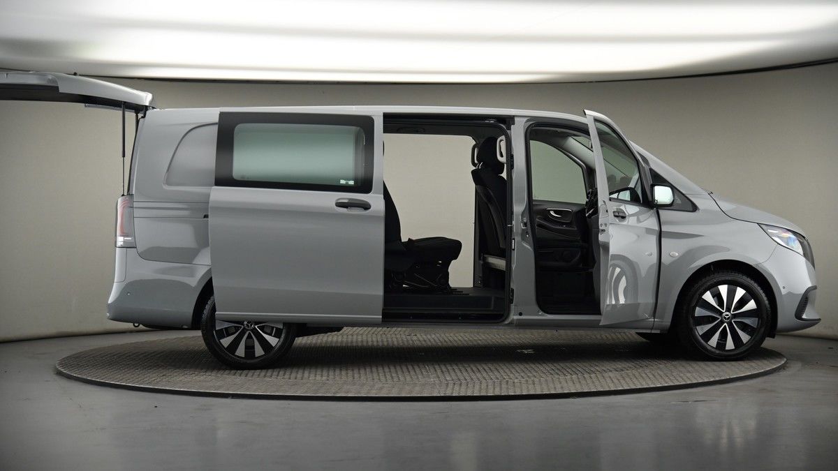 More views of Mercedes-Benz Vito