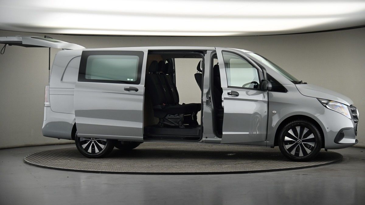 More views of Mercedes-Benz Vito