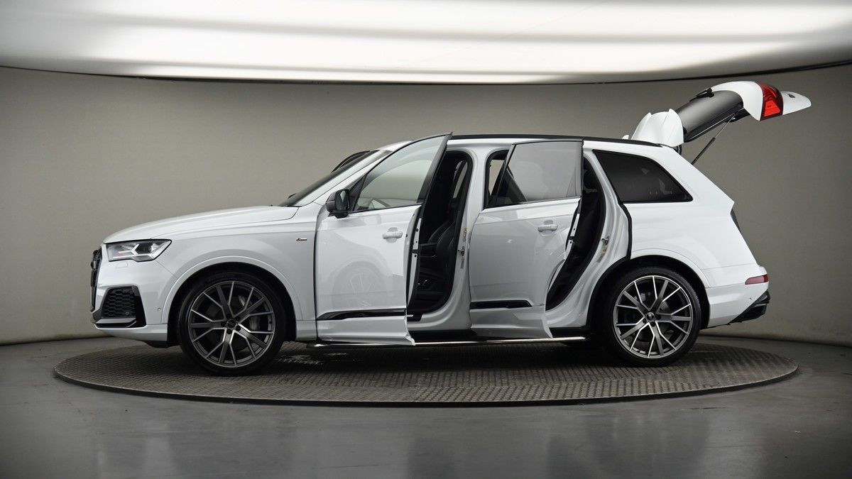 More views of Audi Q7