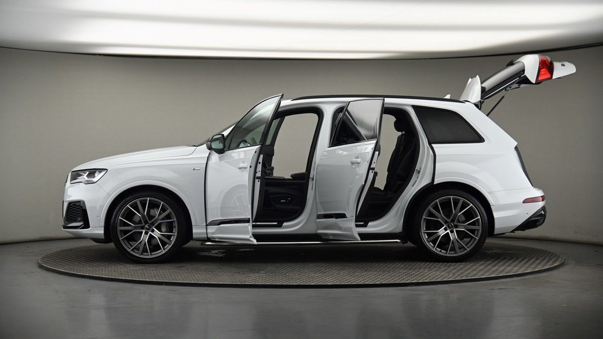 More views of Audi Q7