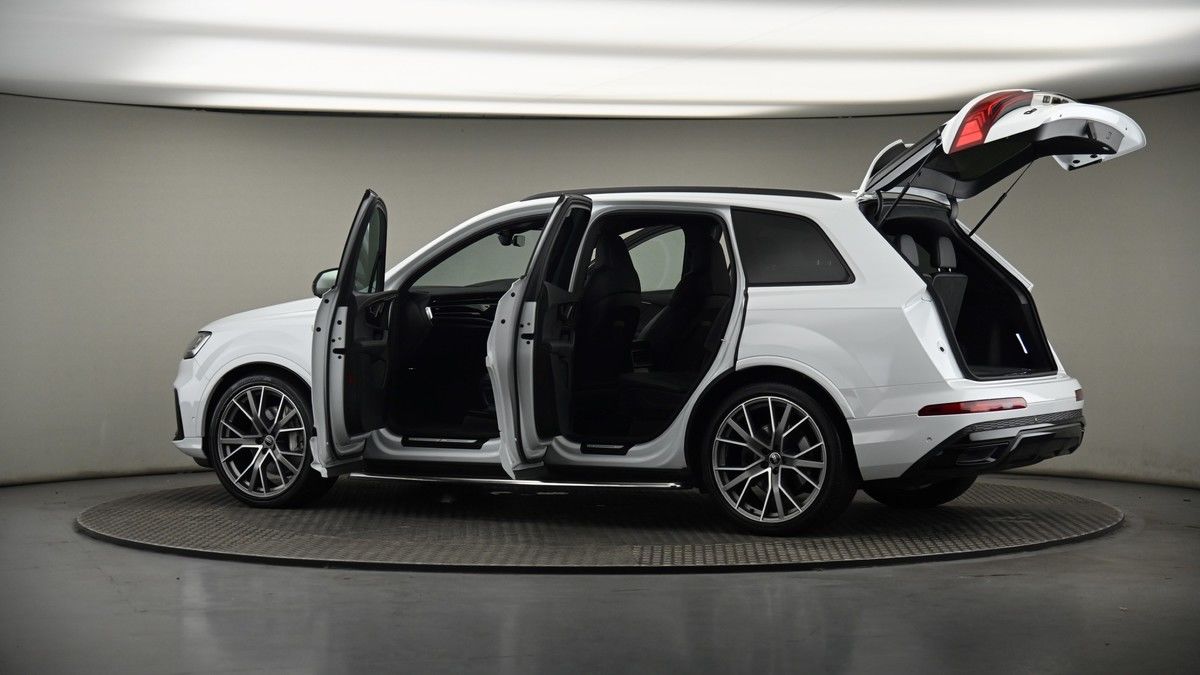 More views of Audi Q7
