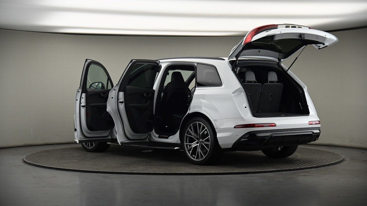 More views of Audi Q7