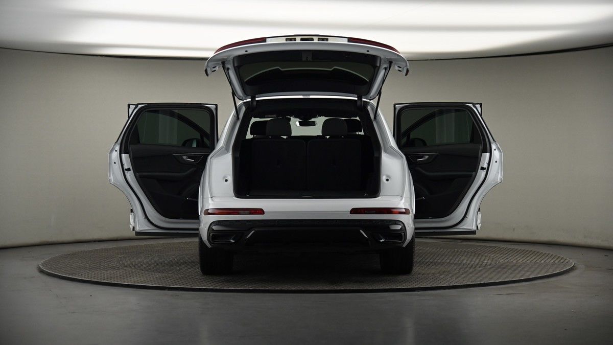 More views of Audi Q7