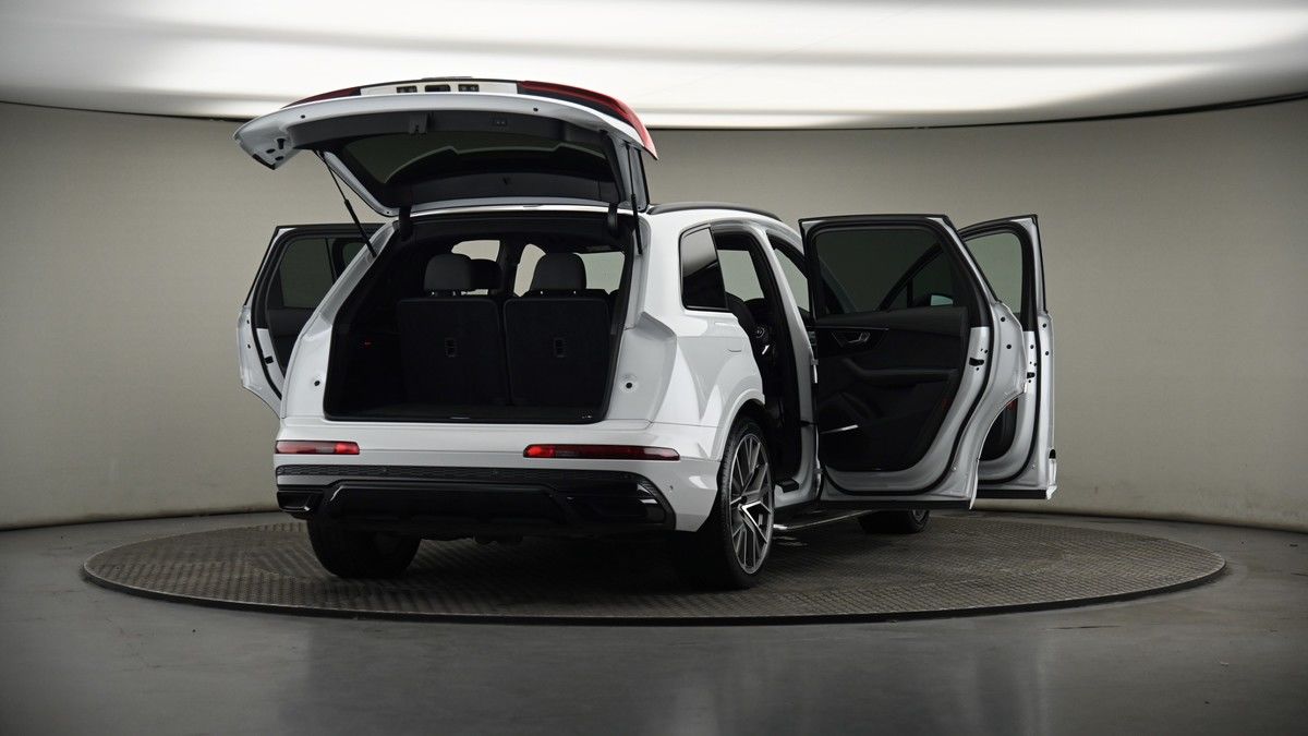 More views of Audi Q7