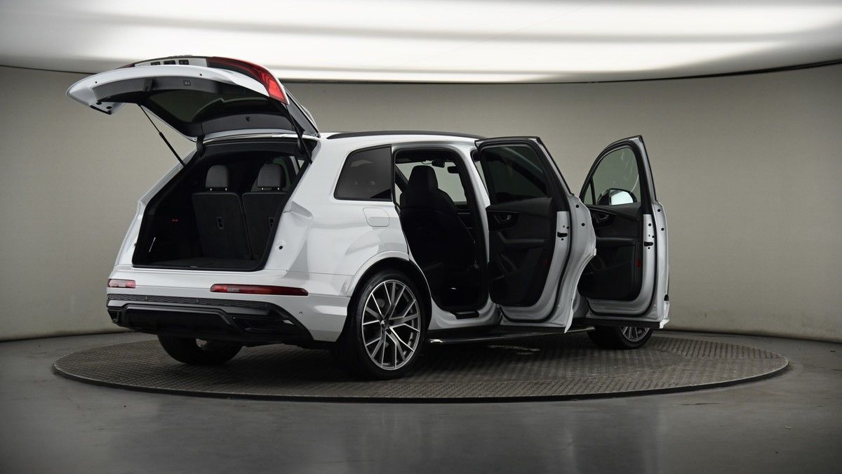More views of Audi Q7