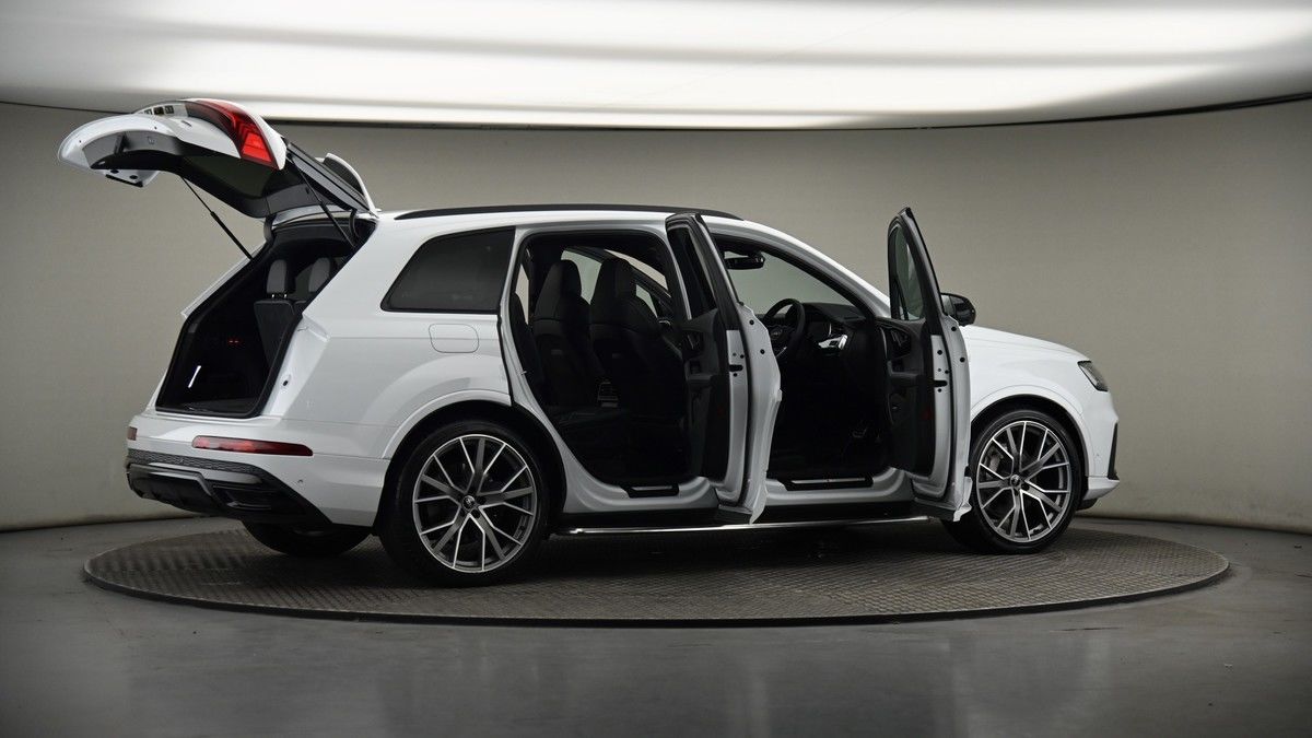 More views of Audi Q7