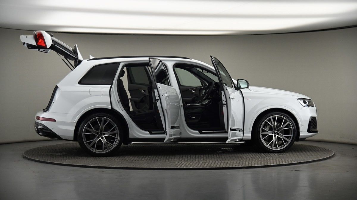 More views of Audi Q7