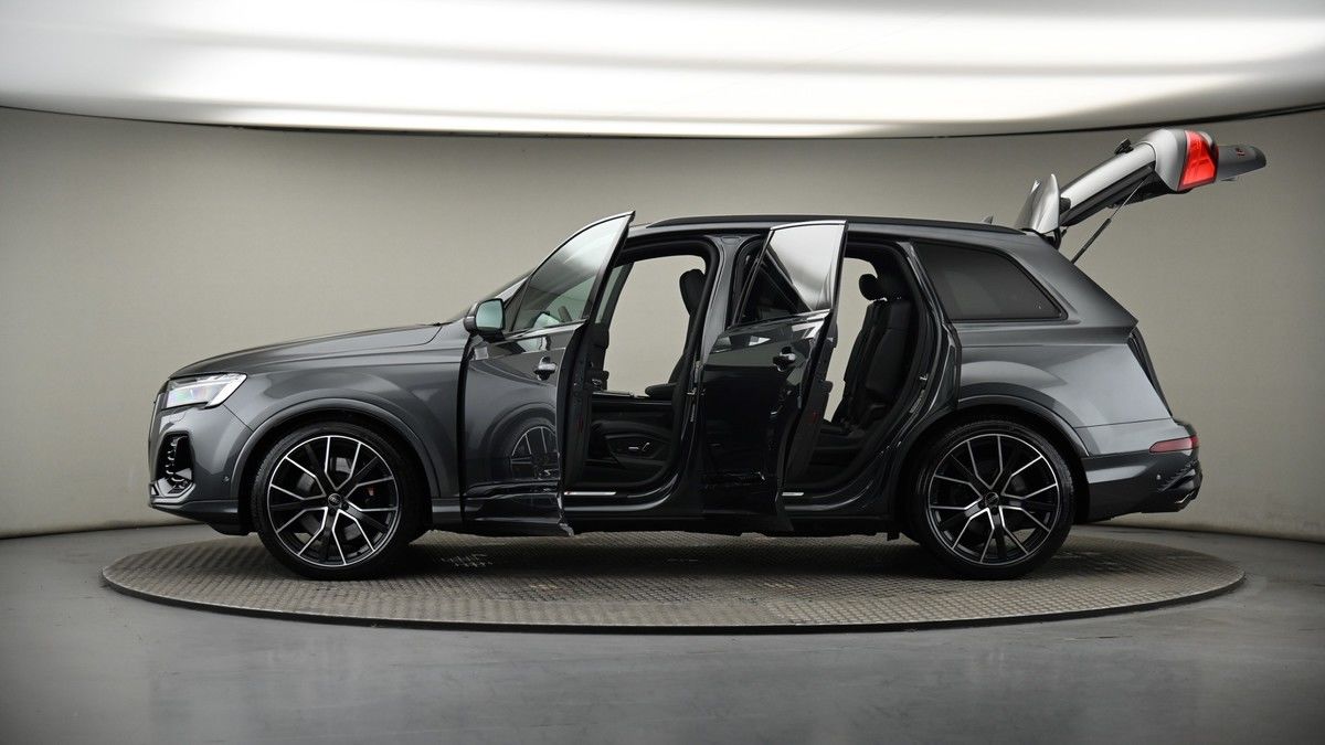More views of Audi SQ7