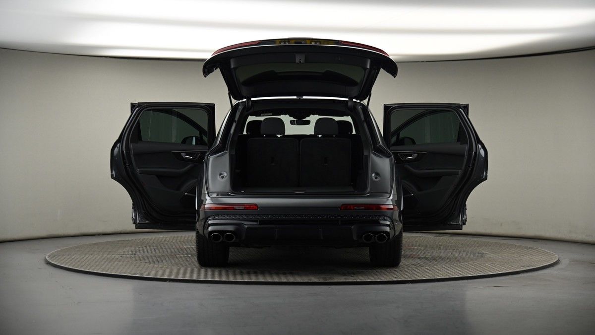 More views of Audi SQ7