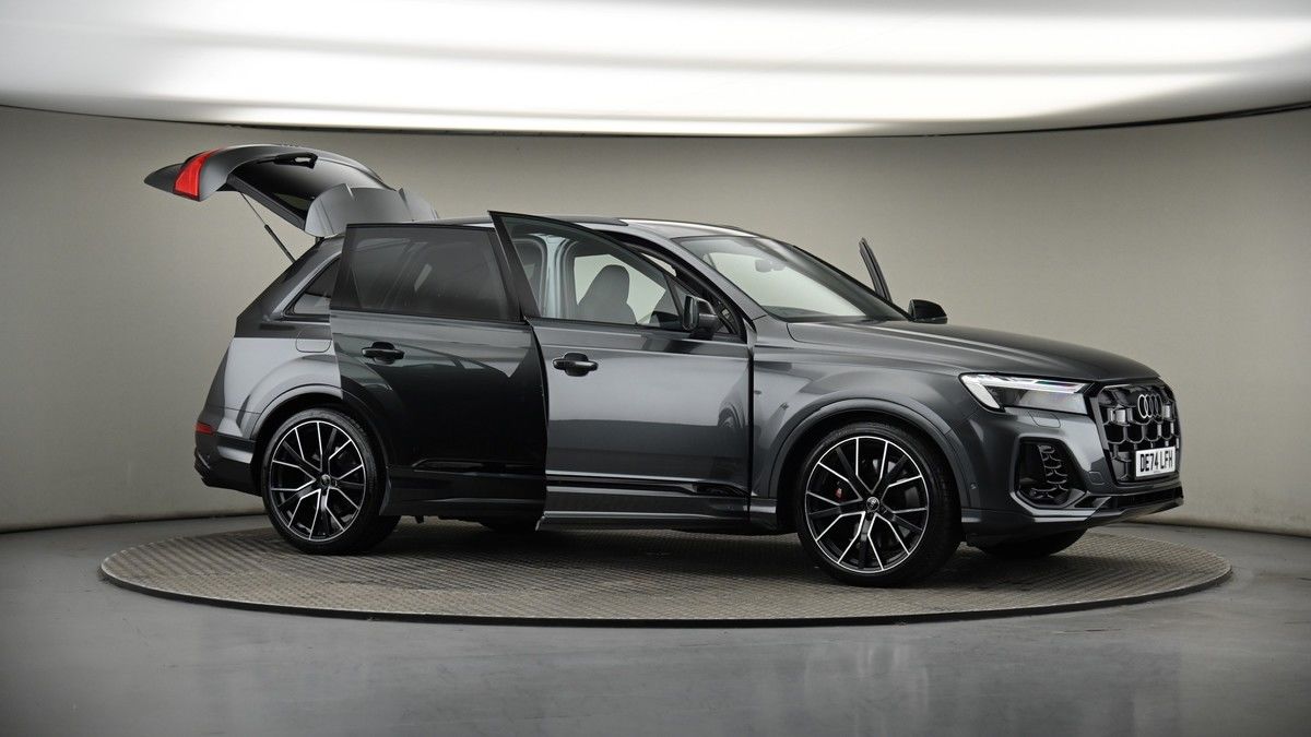 More views of Audi SQ7
