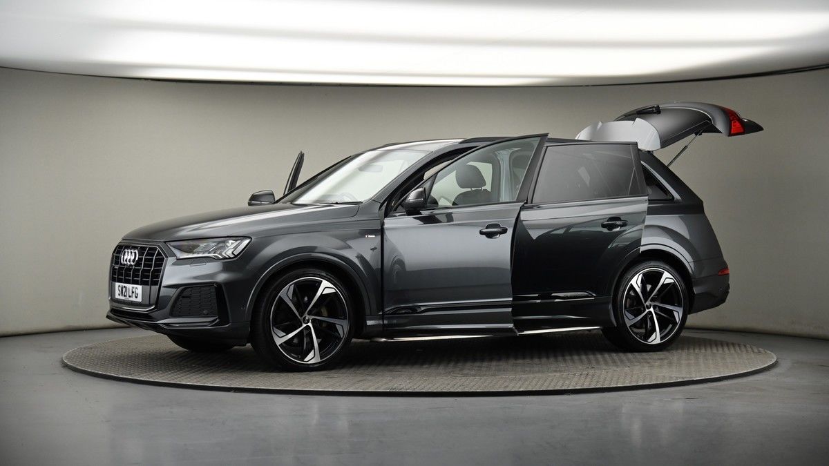 More views of Audi Q7