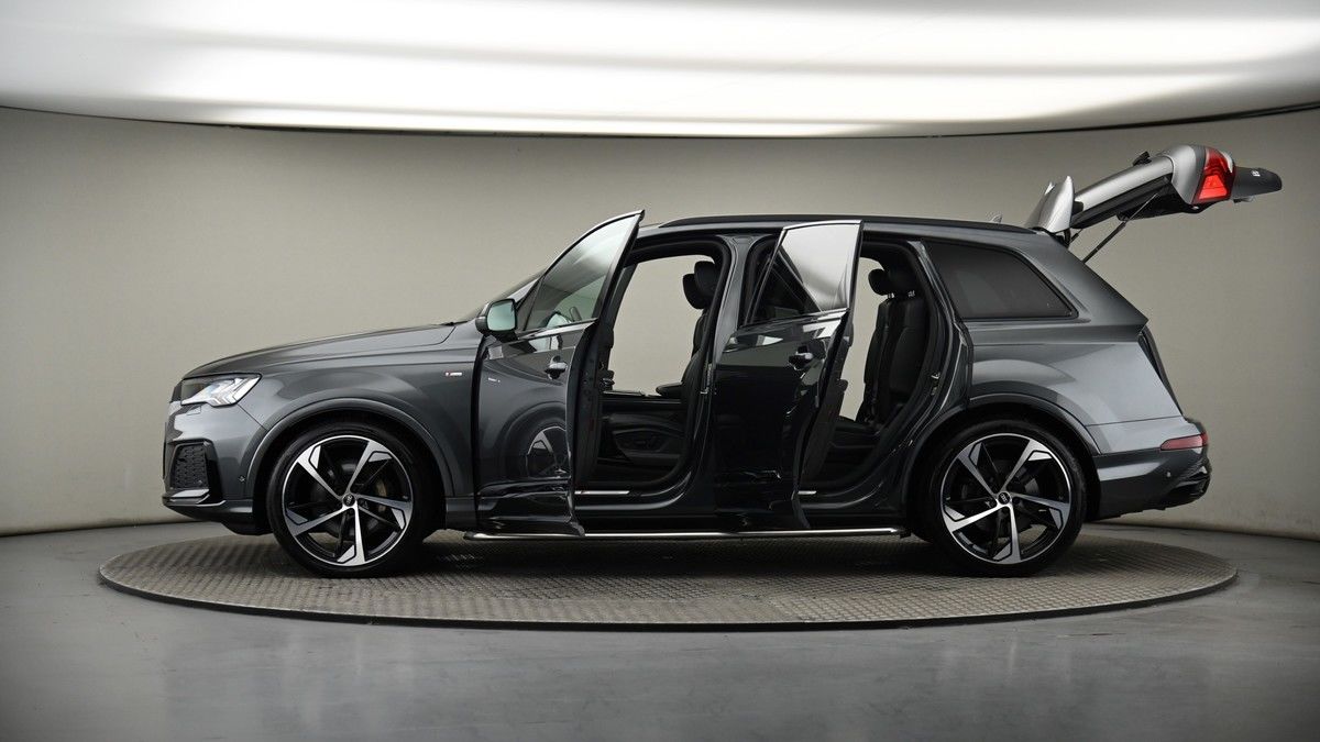 More views of Audi Q7