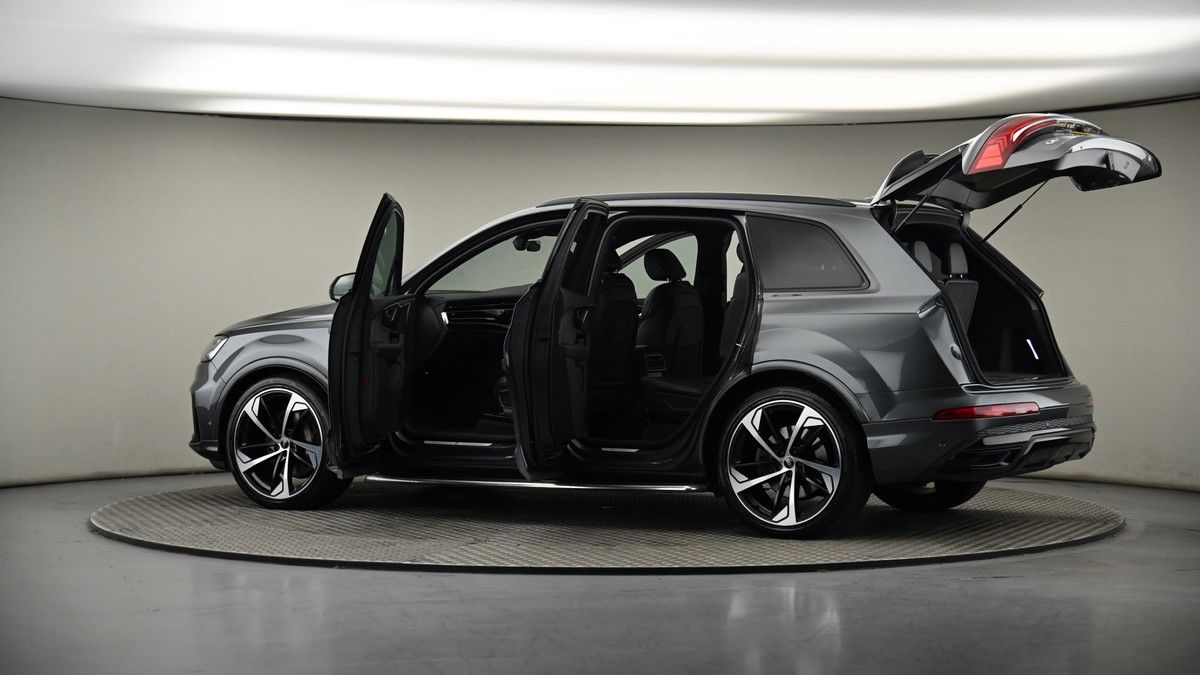 More views of Audi Q7