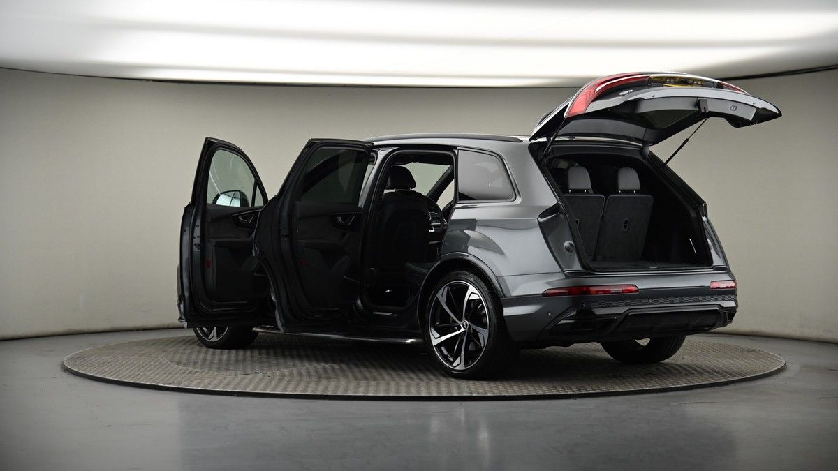 More views of Audi Q7