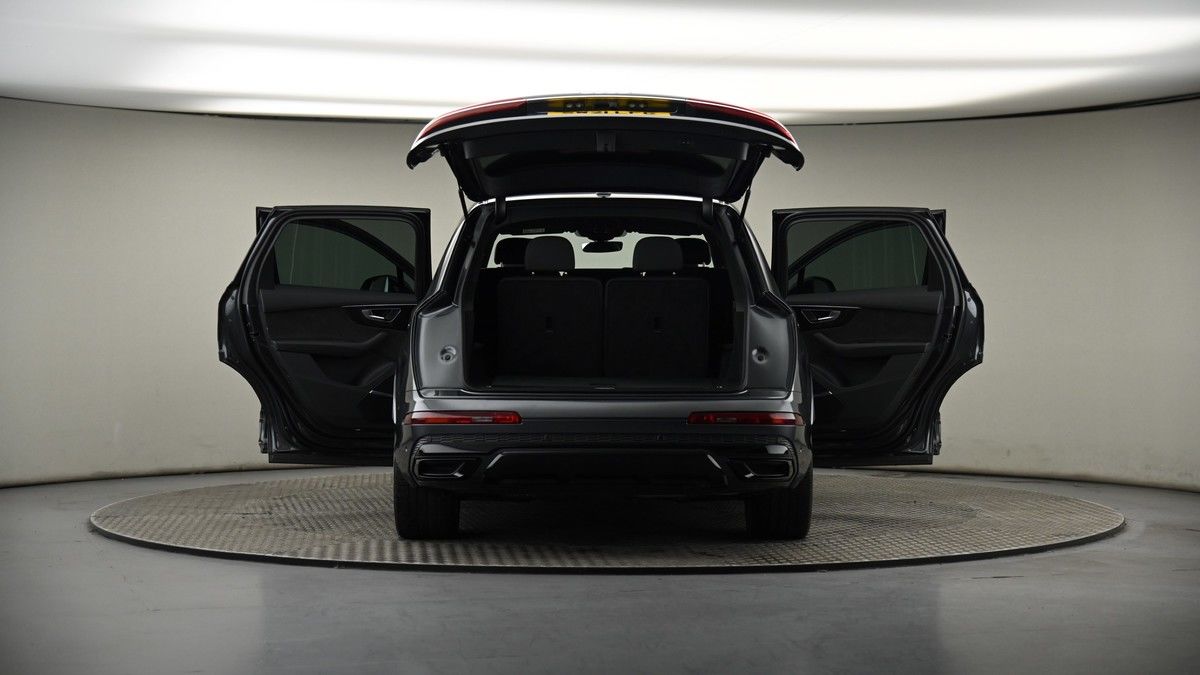 More views of Audi Q7