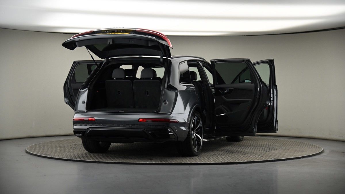 More views of Audi Q7
