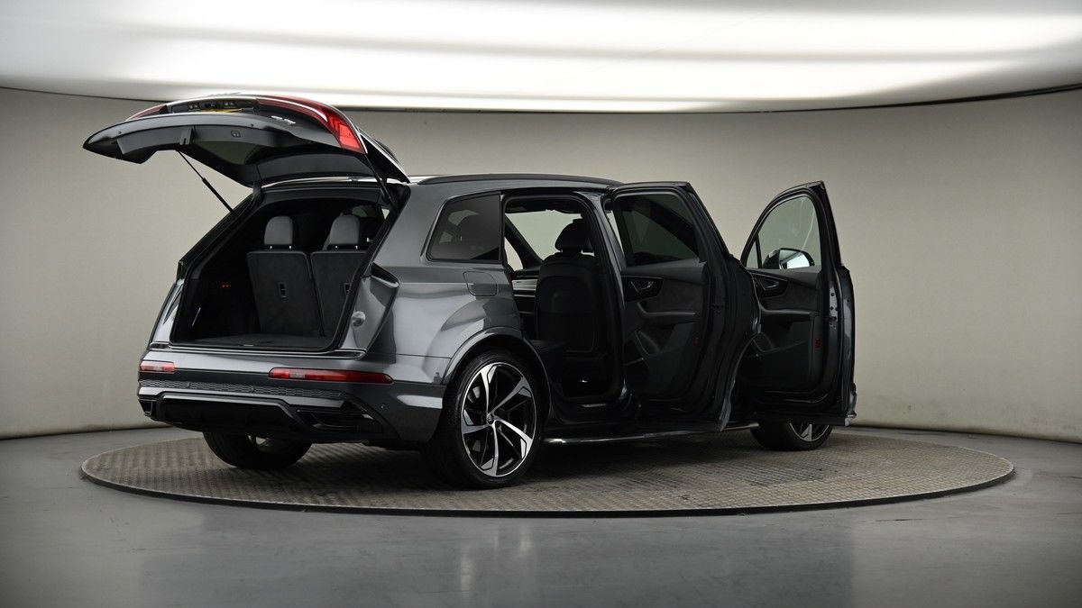 More views of Audi Q7